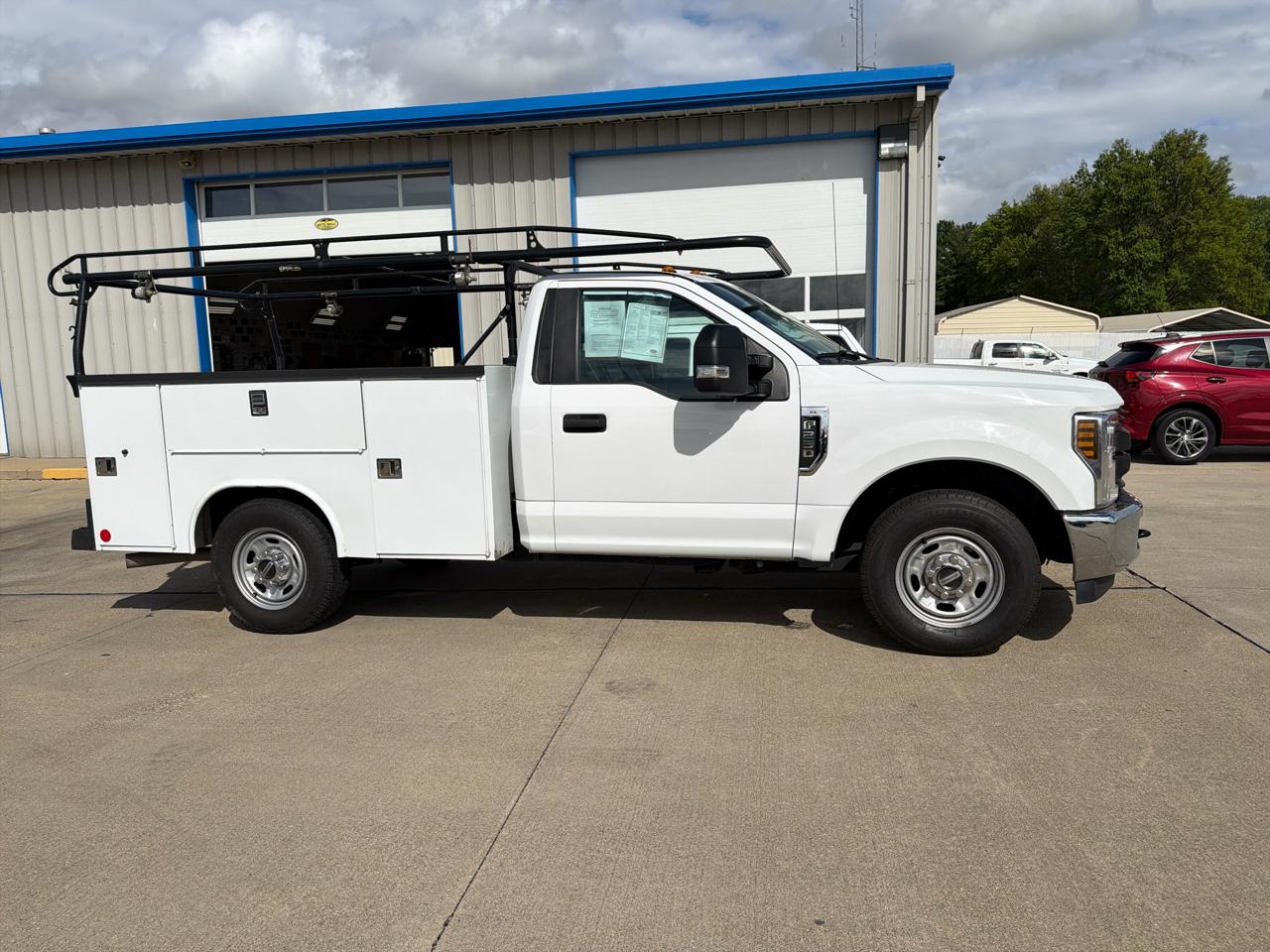 Ford Super Duty F-250 SRW XLT 2WD Reg Cab 8' Box 2019