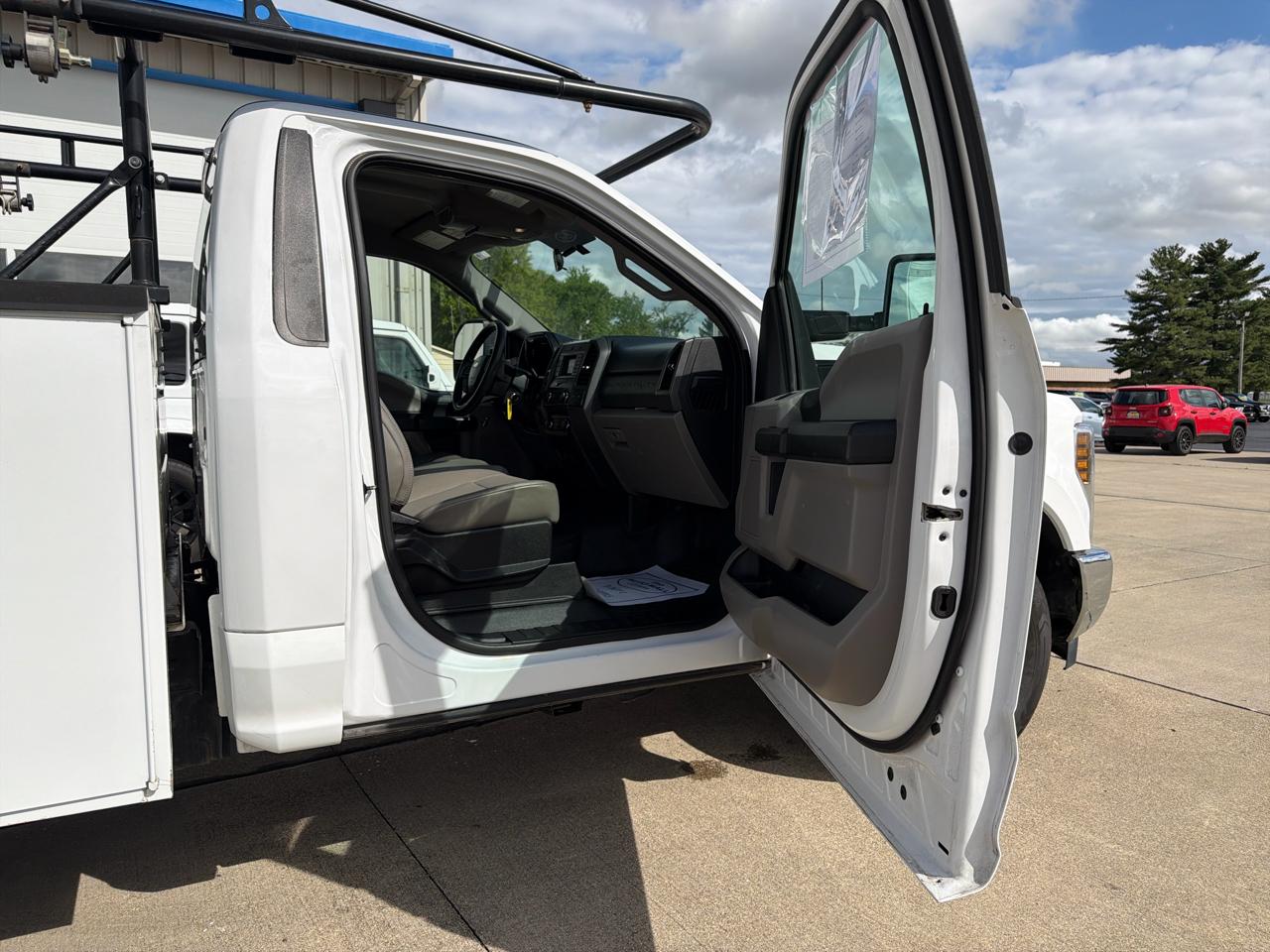 Ford Super Duty F-250 SRW XLT 2WD Reg Cab 8' Box 2019