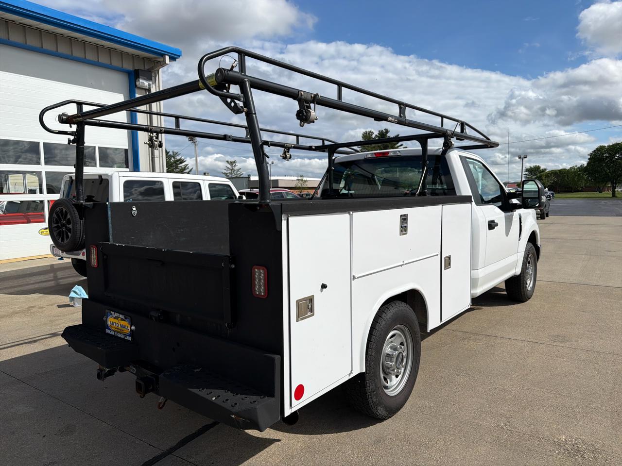 Ford Super Duty F-250 SRW XLT 2WD Reg Cab 8' Box 2019