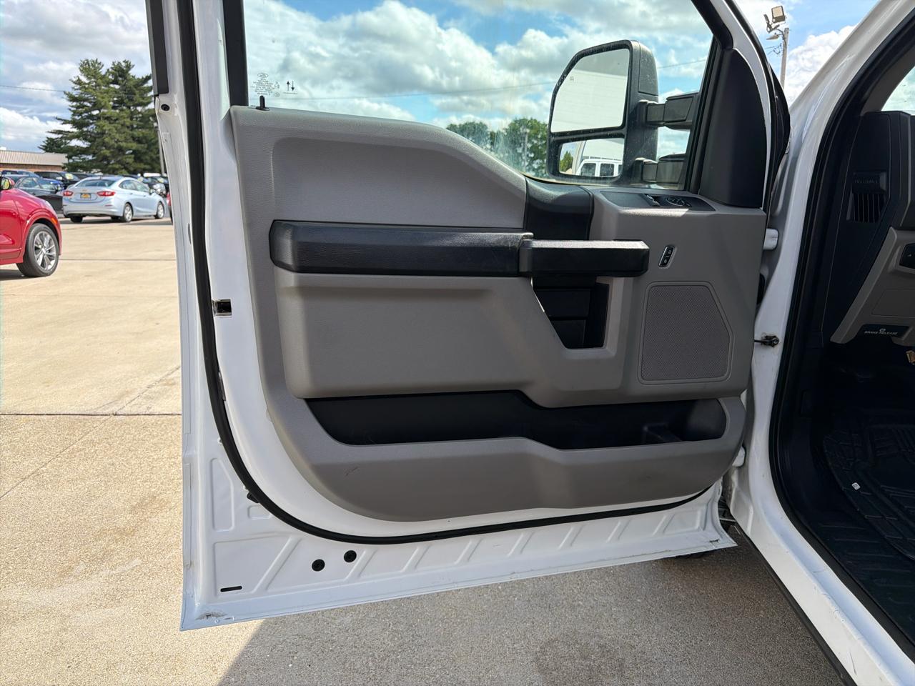 Ford Super Duty F-250 SRW XLT 2WD Reg Cab 8' Box 2019