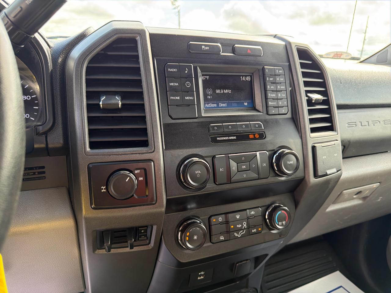 Ford Super Duty F-250 SRW XLT 2WD Reg Cab 8' Box 2019