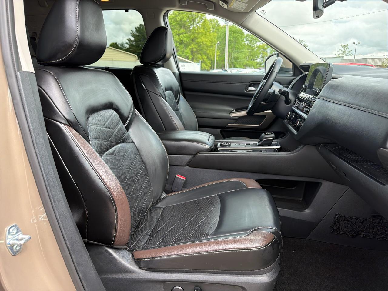 Nissan Pathfinder Platinum 4WD 2025