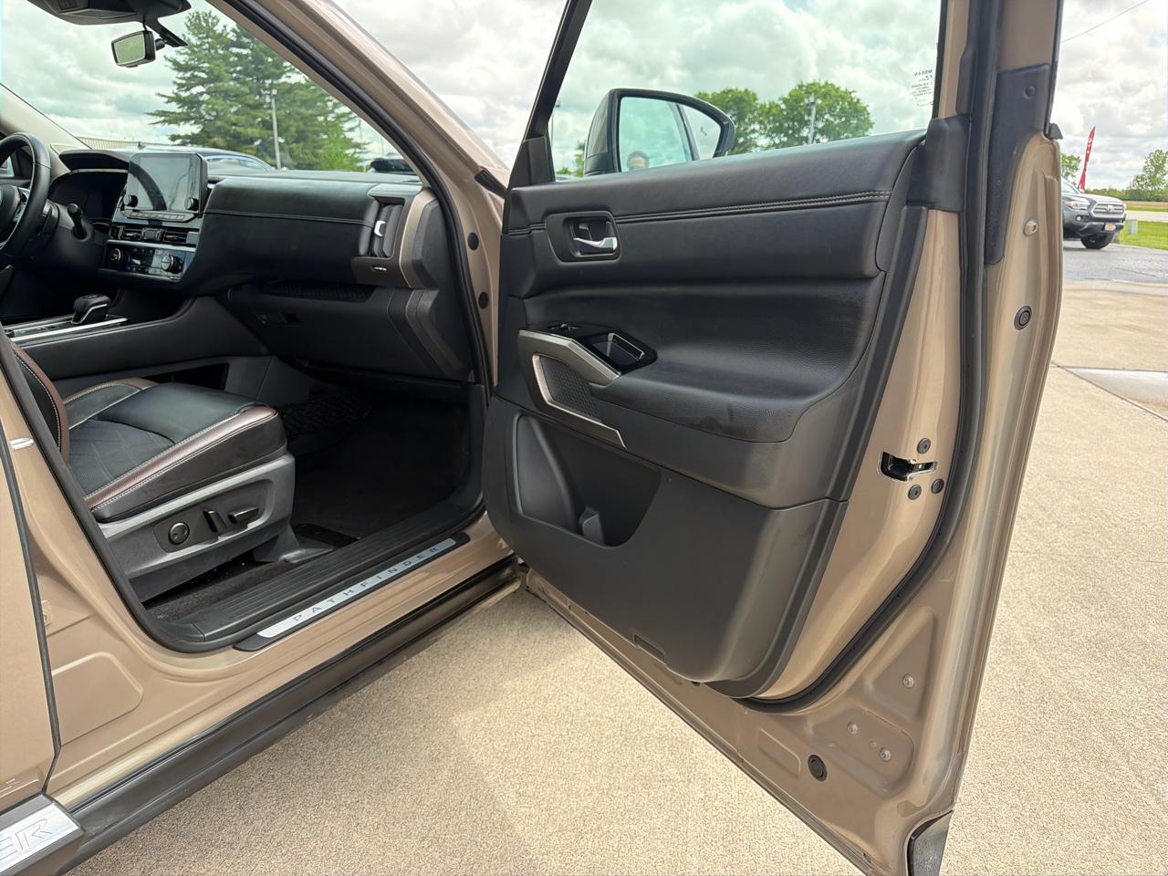 Nissan Pathfinder Platinum 4WD 2025