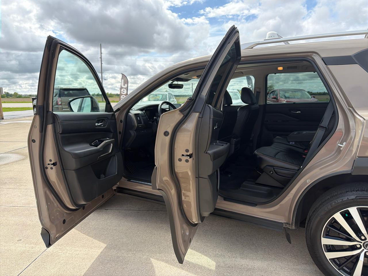 Nissan Pathfinder Platinum 4WD 2025