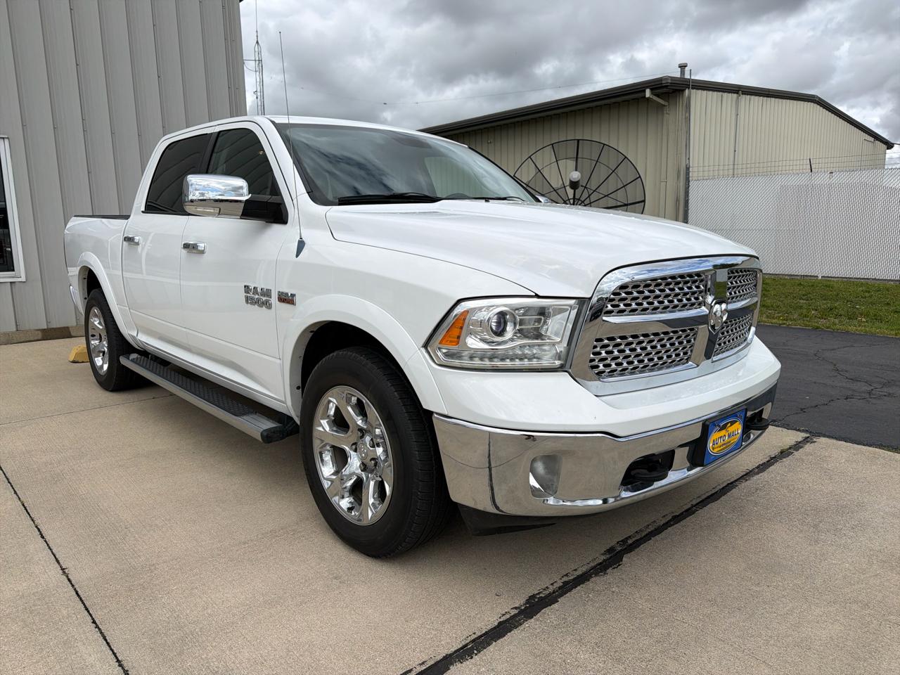 RAM 1500 4WD Crew Cab 140.5" Laramie 2013