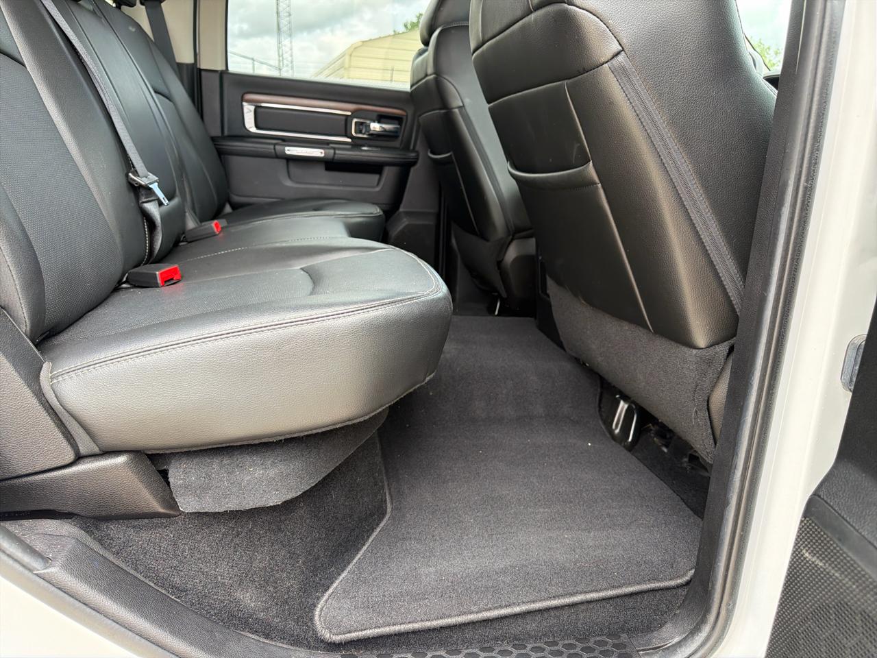 RAM 1500 4WD Crew Cab 140.5" Laramie 2013