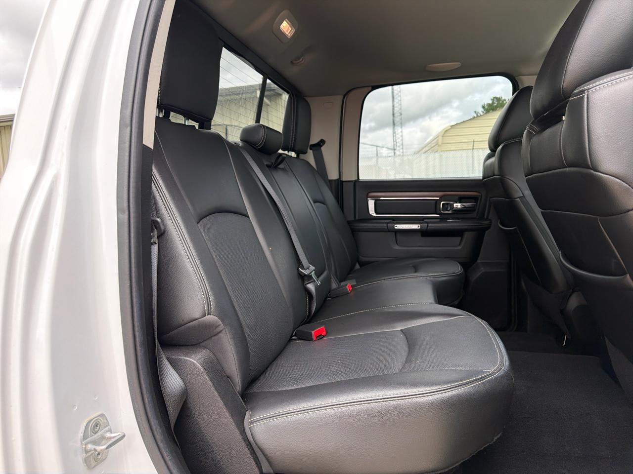 RAM 1500 4WD Crew Cab 140.5" Laramie 2013