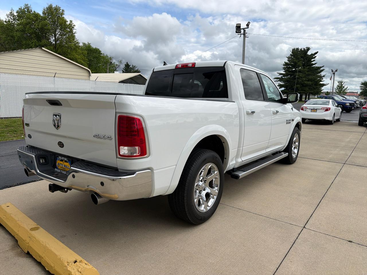 RAM 1500 4WD Crew Cab 140.5" Laramie 2013