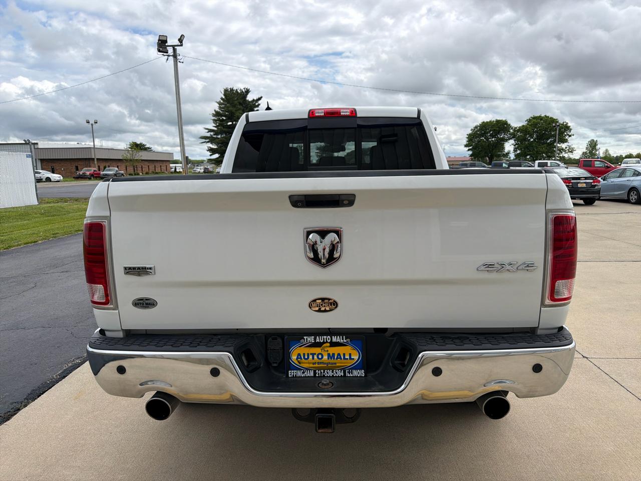 RAM 1500 4WD Crew Cab 140.5" Laramie 2013