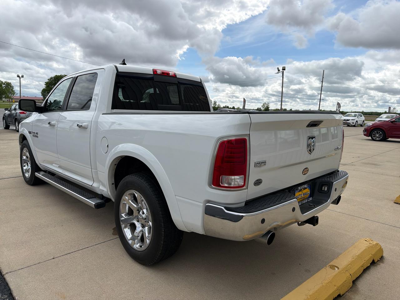 RAM 1500 4WD Crew Cab 140.5" Laramie 2013