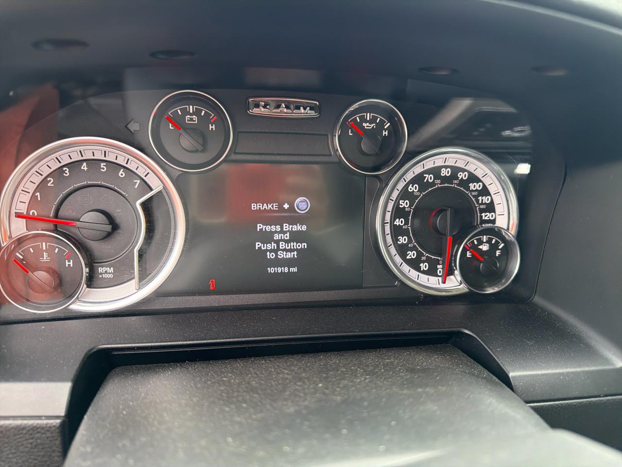 RAM 1500 4WD Crew Cab 140.5" Laramie 2013