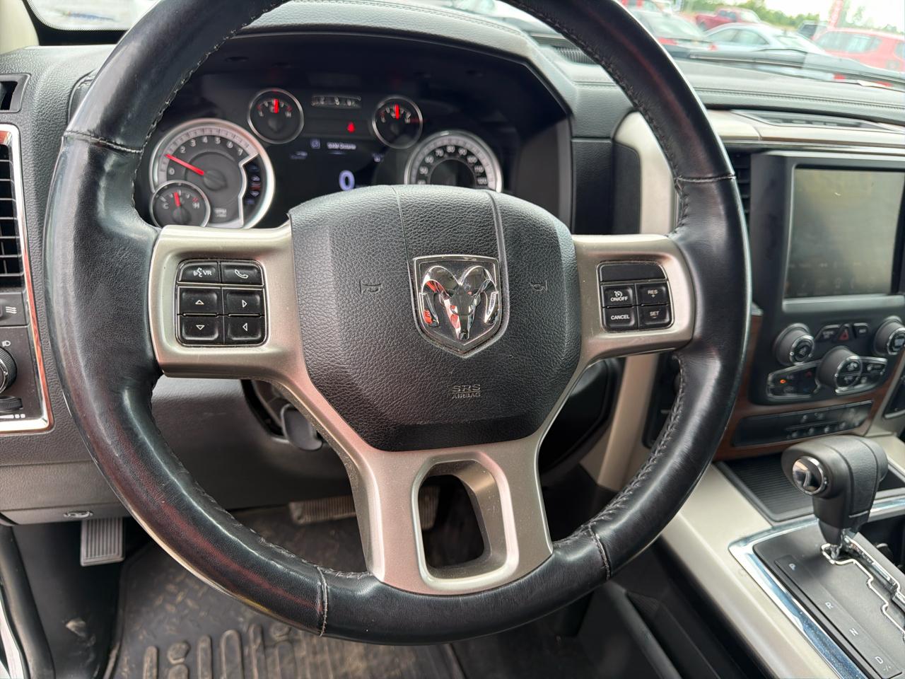 RAM 1500 4WD Crew Cab 140.5" Laramie 2013