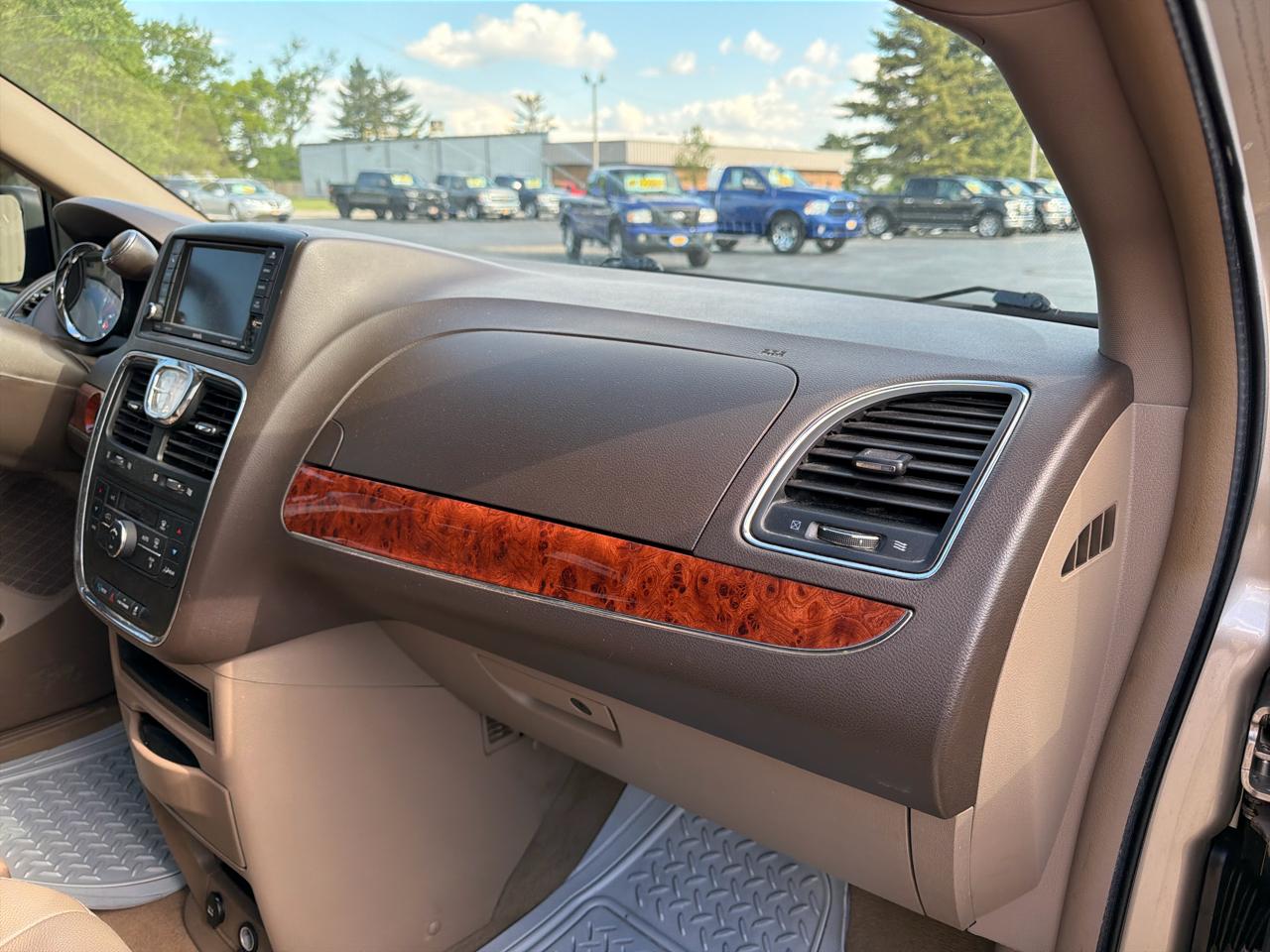 Chrysler Town & Country 4dr Wgn Touring 2016