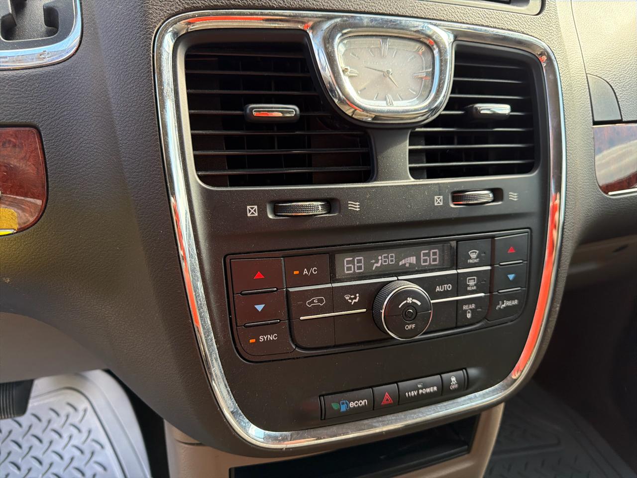 Chrysler Town & Country 4dr Wgn Touring 2016