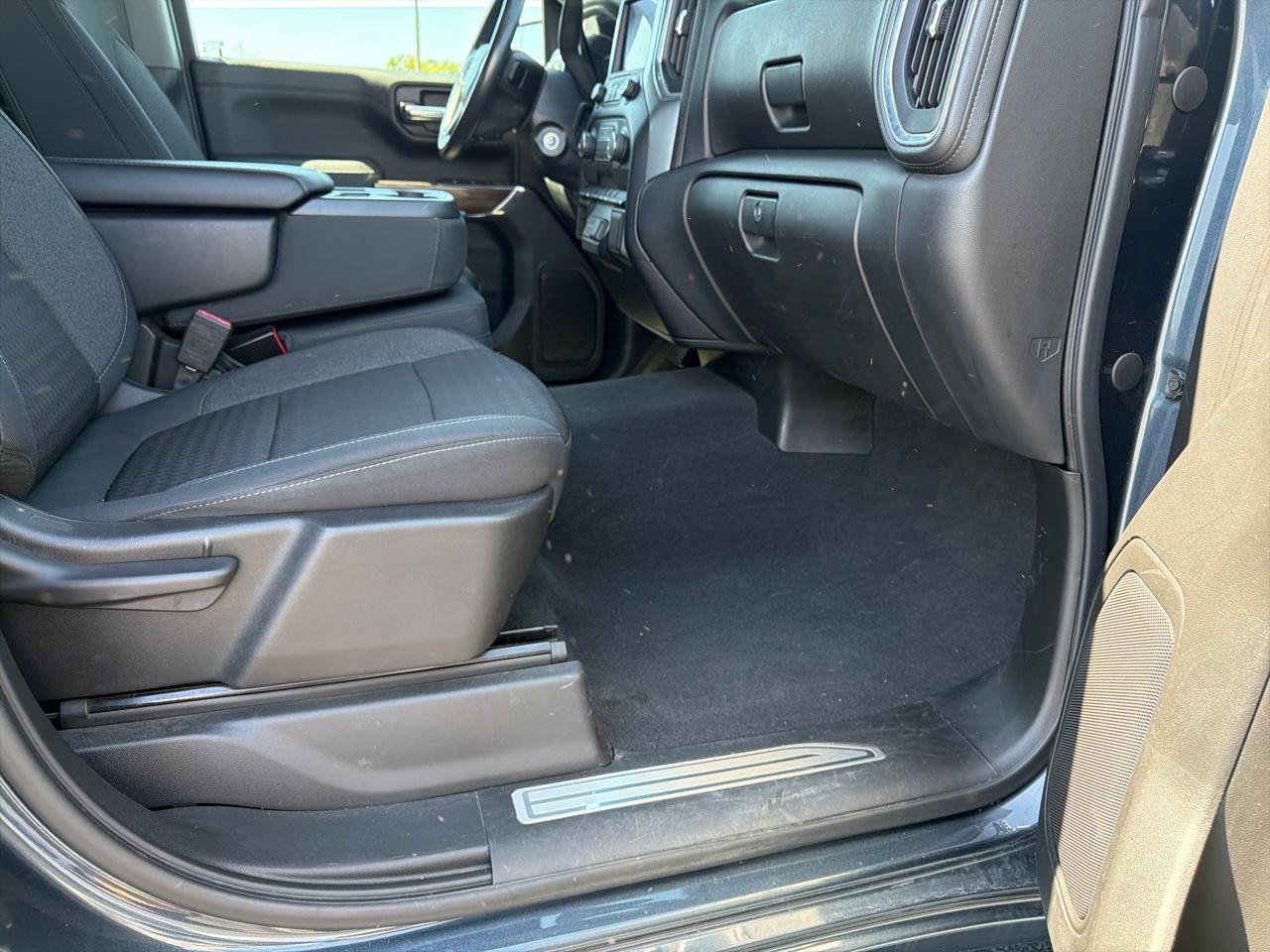 Chevrolet Silverado 1500 4WD Double Cab 147" LT 2020