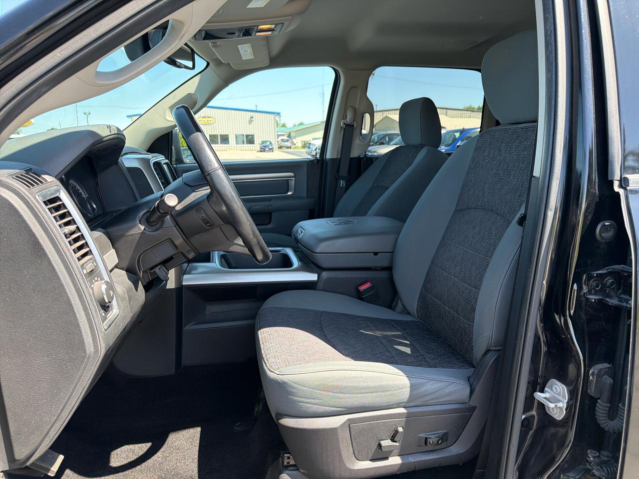 RAM 1500 4WD Crew Cab 149" Big Horn 2016