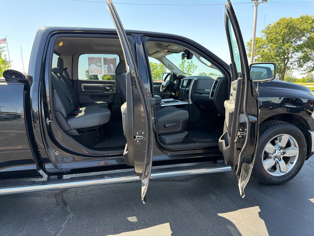 RAM 1500 4WD Crew Cab 149" Big Horn 2016