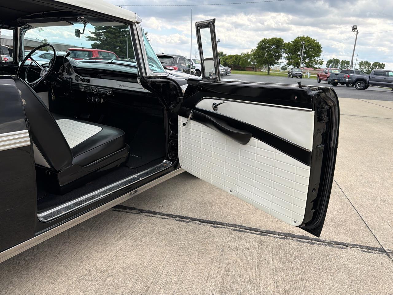 Ford Fairlane Sunliner Convertible  1956
