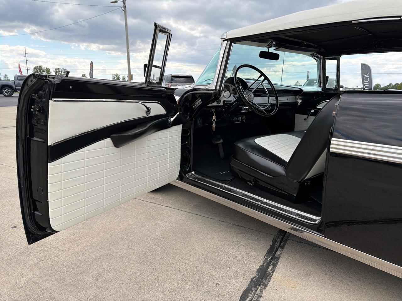 Ford Fairlane Sunliner Convertible  1956
