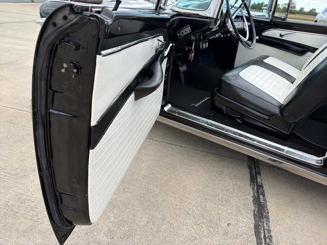 Ford Fairlane Sunliner Convertible  1956