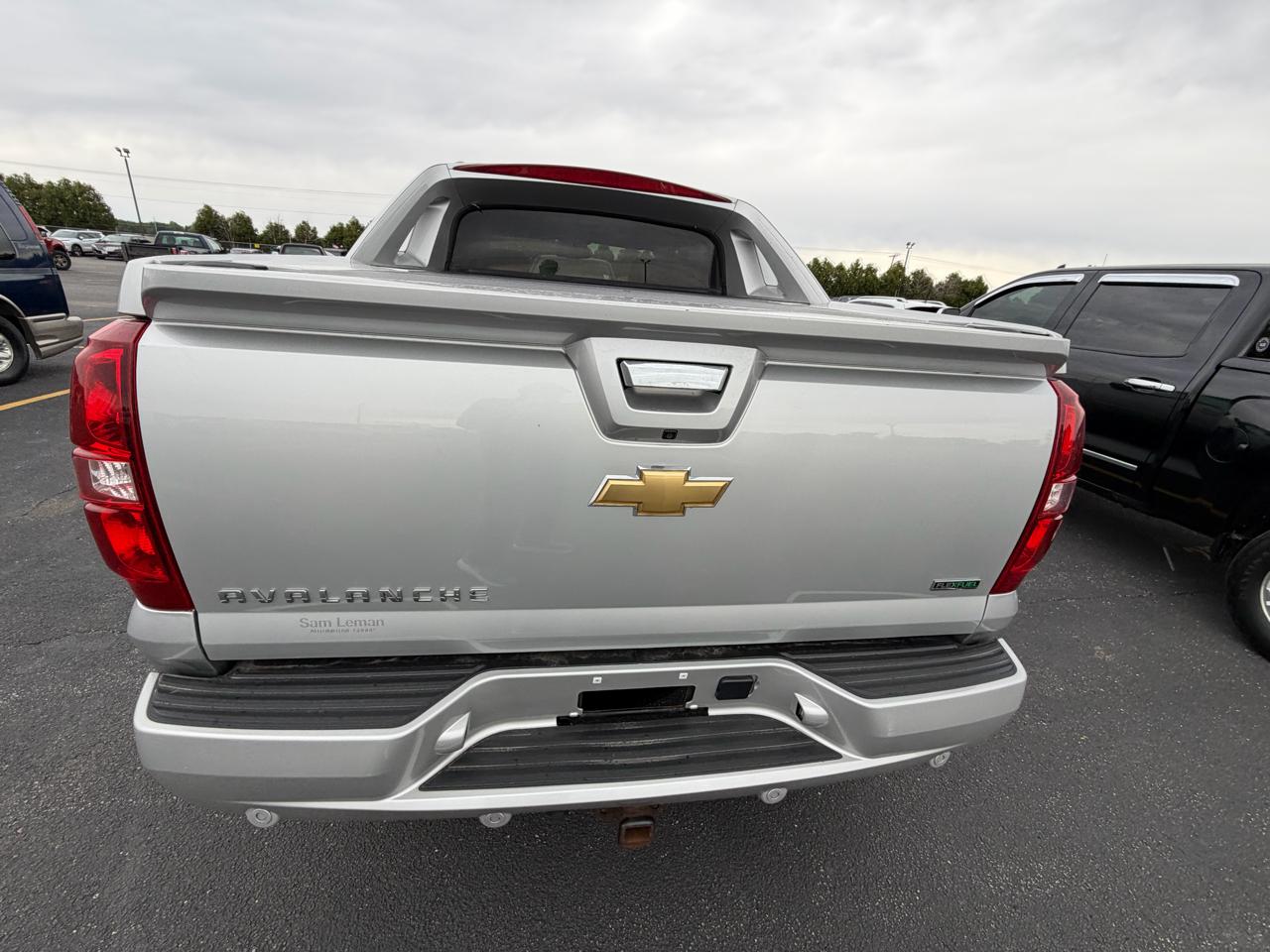 Chevrolet Avalanche 4WD Crew Cab LS 2011