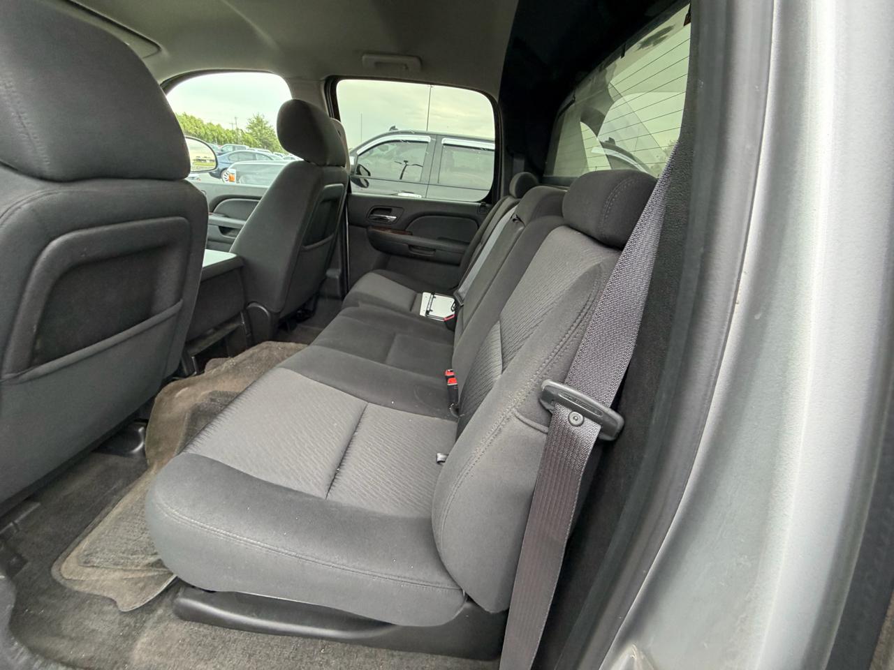 Chevrolet Avalanche 4WD Crew Cab LS 2011
