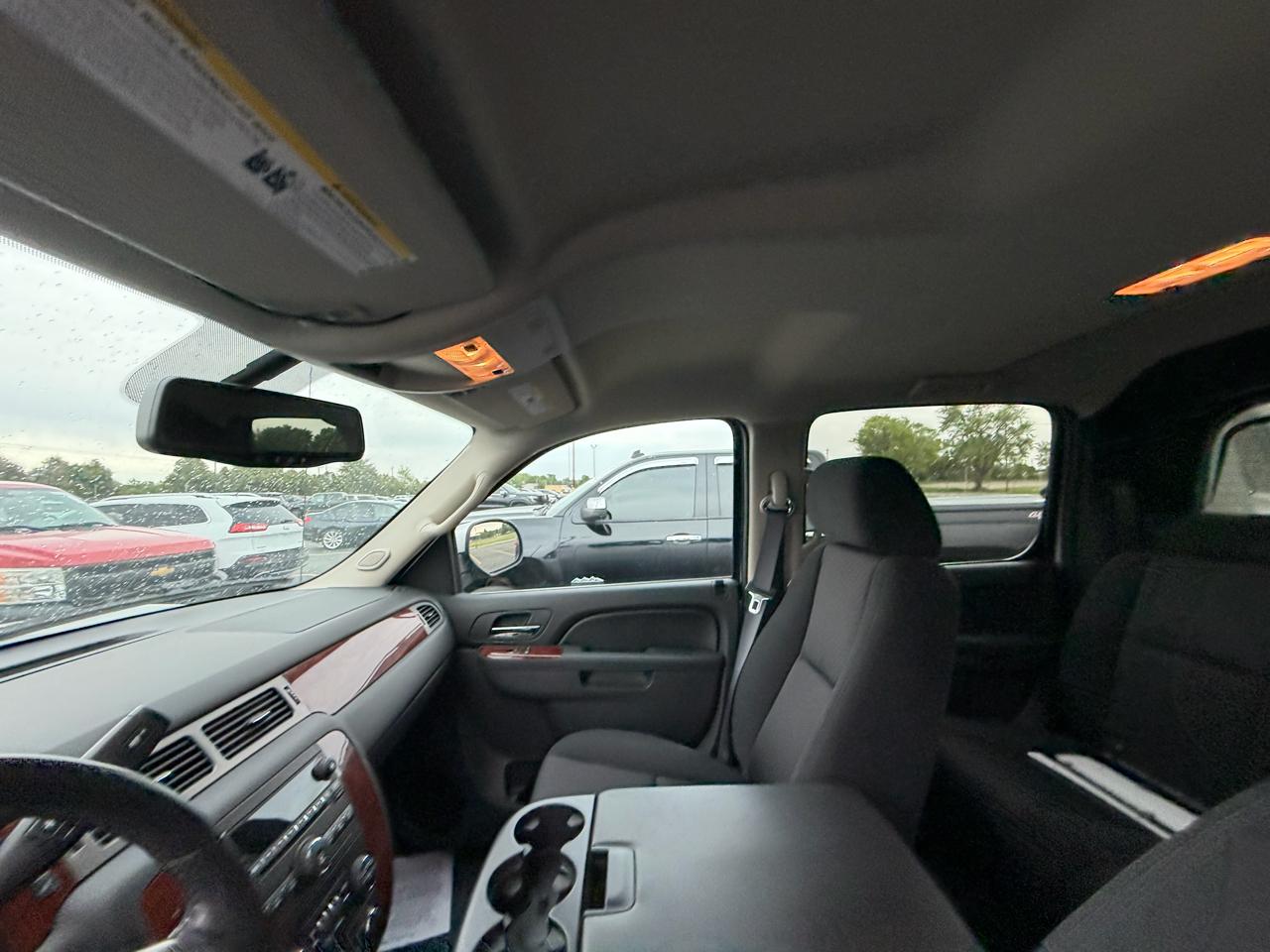 Chevrolet Avalanche 4WD Crew Cab LS 2011