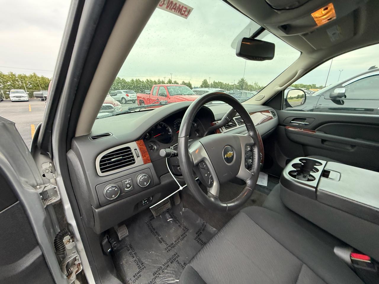 Chevrolet Avalanche 4WD Crew Cab LS 2011