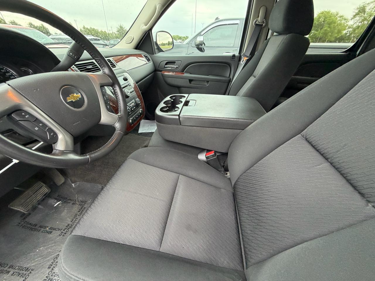 Chevrolet Avalanche 4WD Crew Cab LS 2011