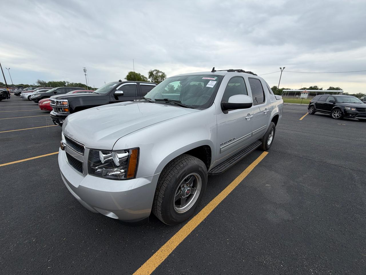 Chevrolet Avalanche 4WD Crew Cab LS 2011