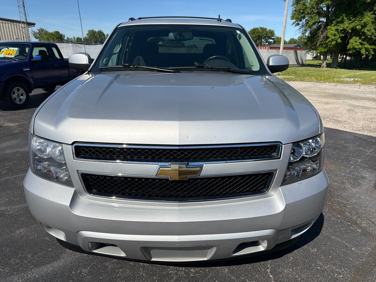Chevrolet Avalanche 4WD Crew Cab LS 2011