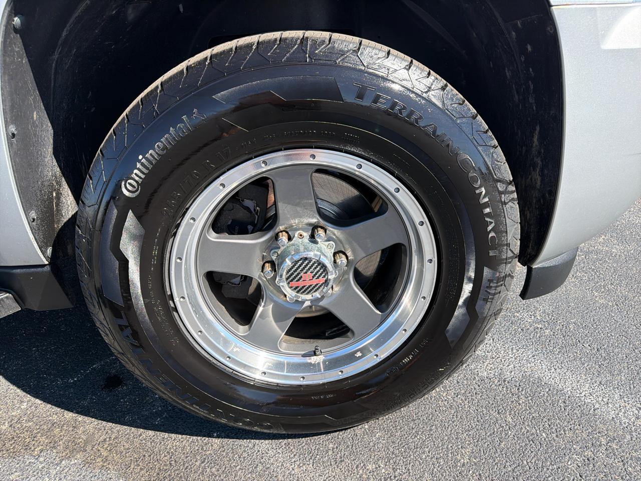 Chevrolet Avalanche 4WD Crew Cab LS 2011