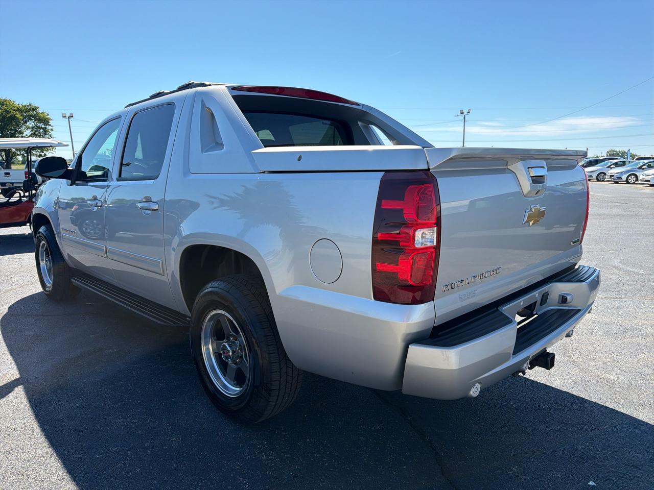 Chevrolet Avalanche 4WD Crew Cab LS 2011