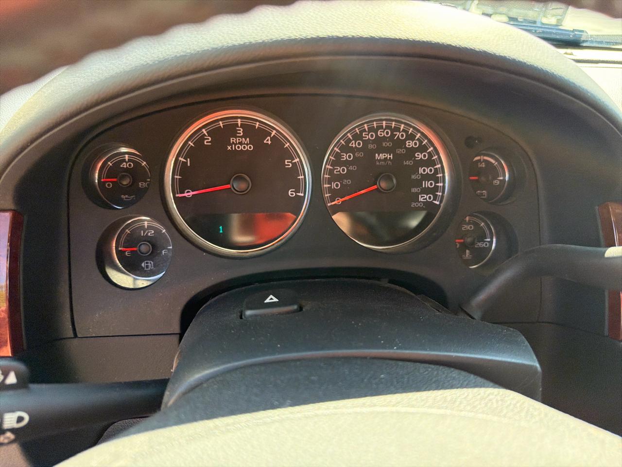 Chevrolet Avalanche 4WD Crew Cab LS 2011