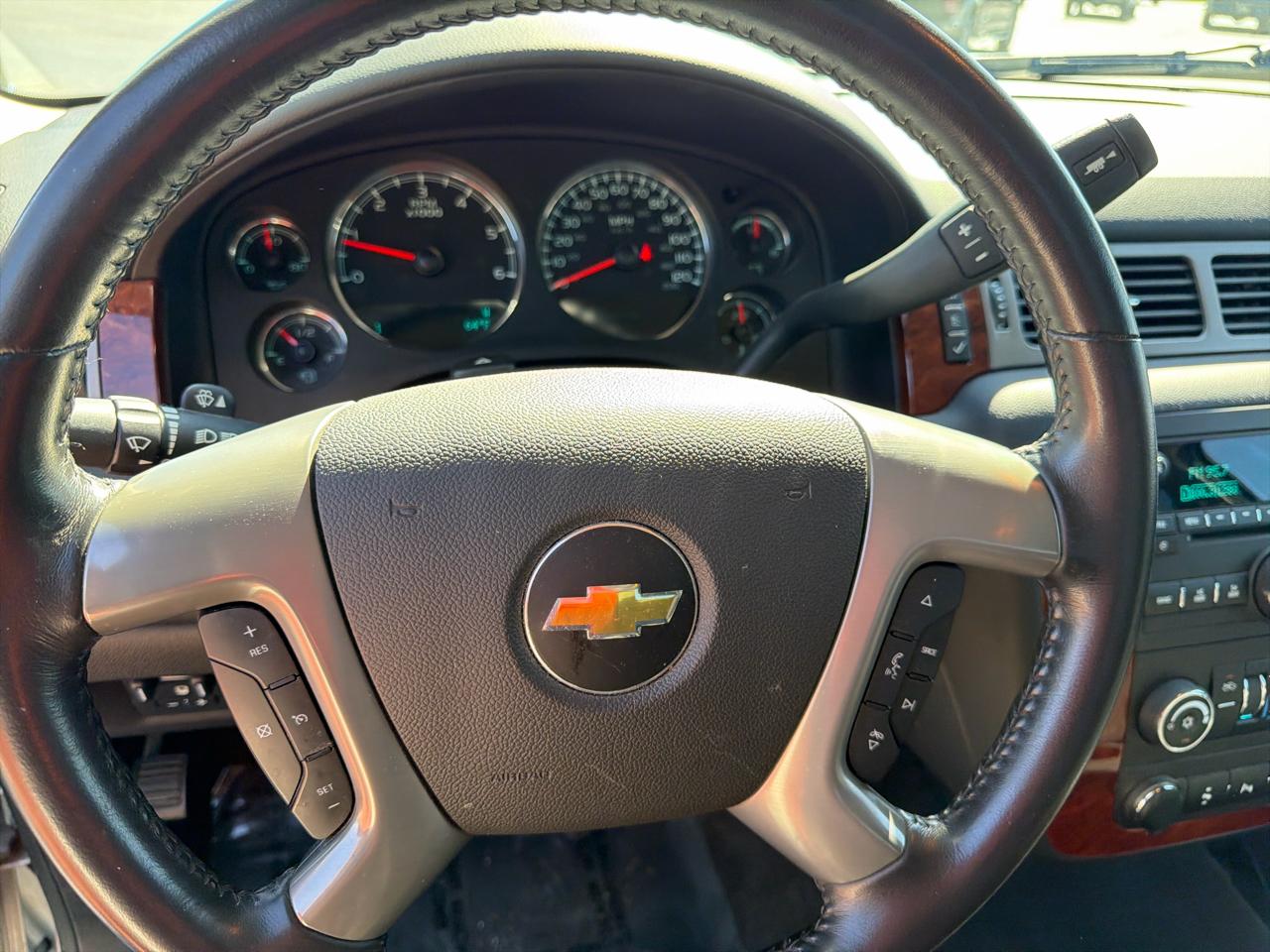 Chevrolet Avalanche 4WD Crew Cab LS 2011