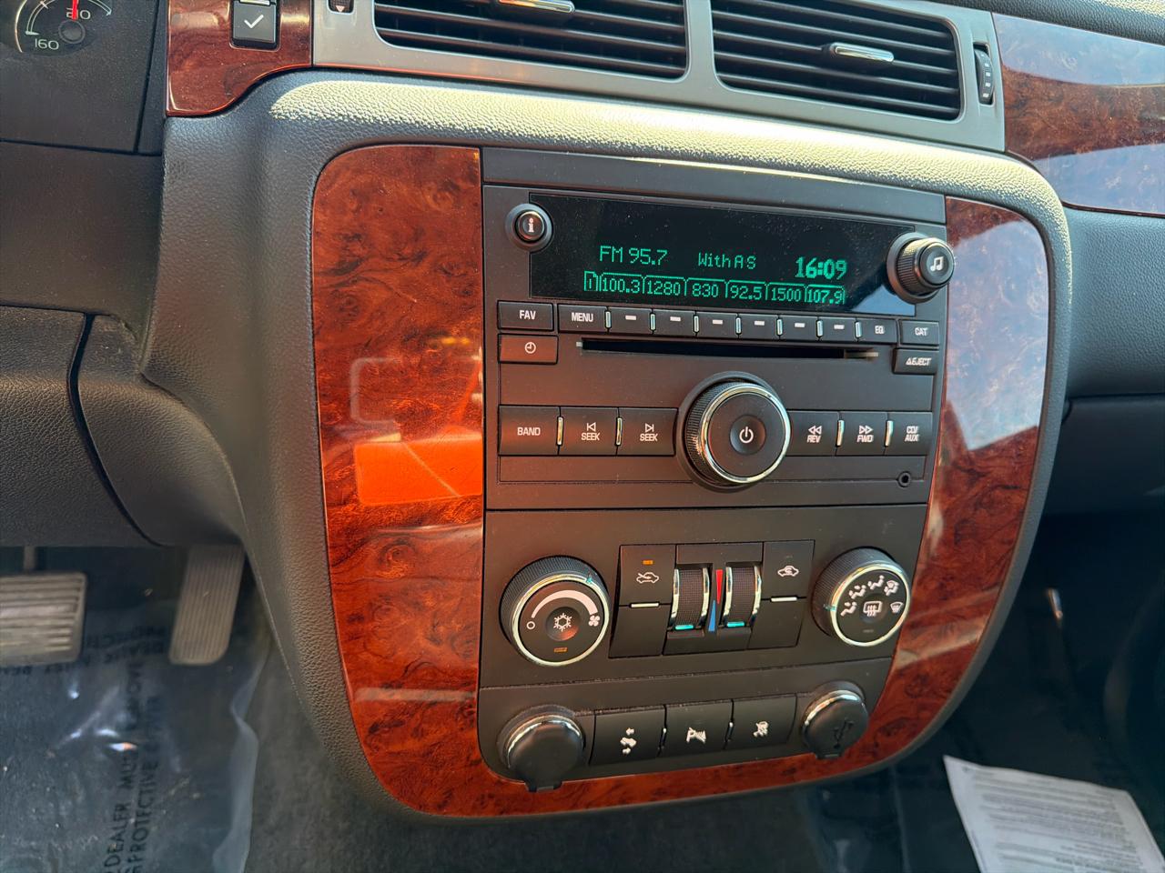 Chevrolet Avalanche 4WD Crew Cab LS 2011