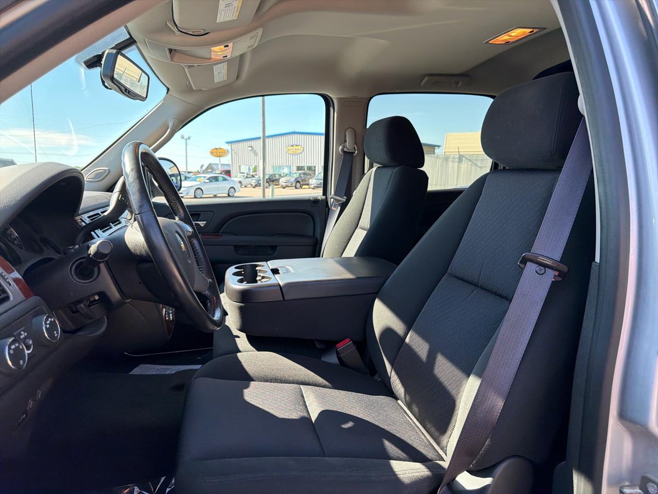 Chevrolet Avalanche 4WD Crew Cab LS 2011