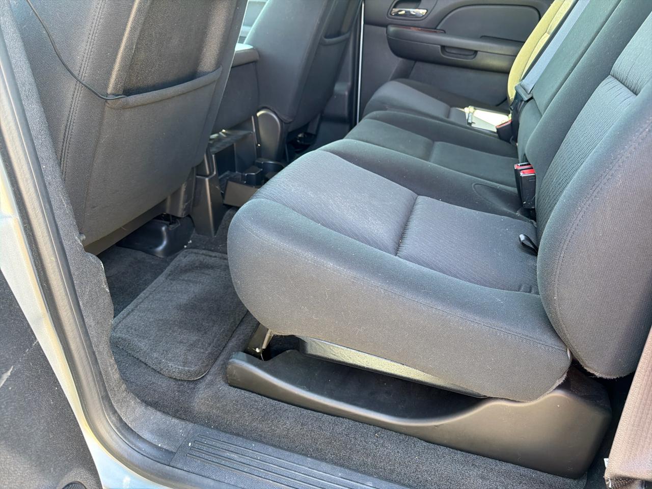Chevrolet Avalanche 4WD Crew Cab LS 2011