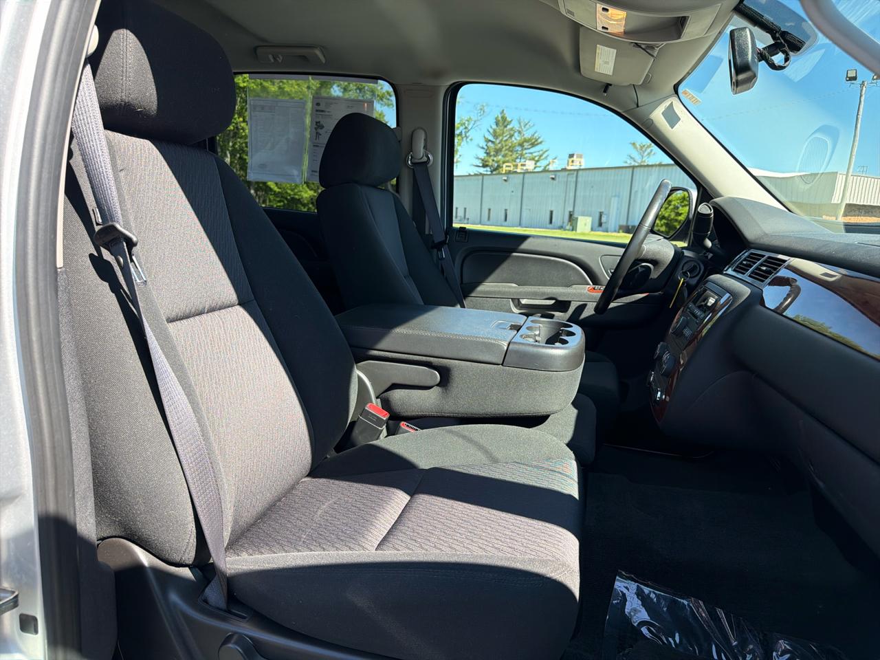 Chevrolet Avalanche 4WD Crew Cab LS 2011