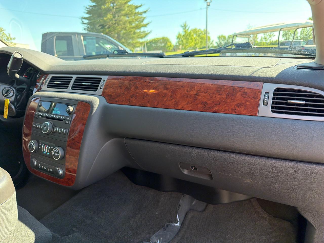 Chevrolet Avalanche 4WD Crew Cab LS 2011