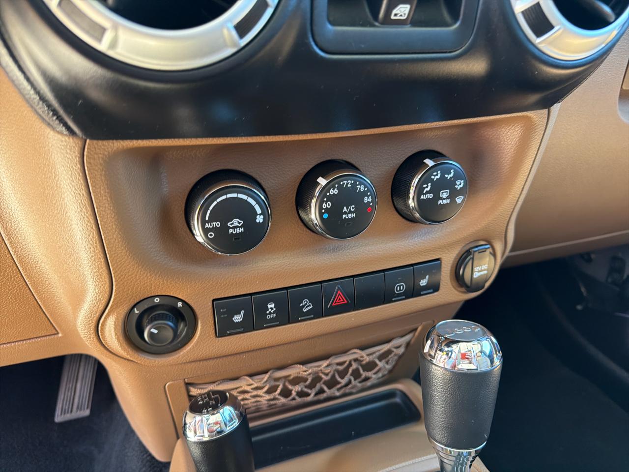 Jeep Wrangler Unlimited 4WD 4dr Rubicon 2012