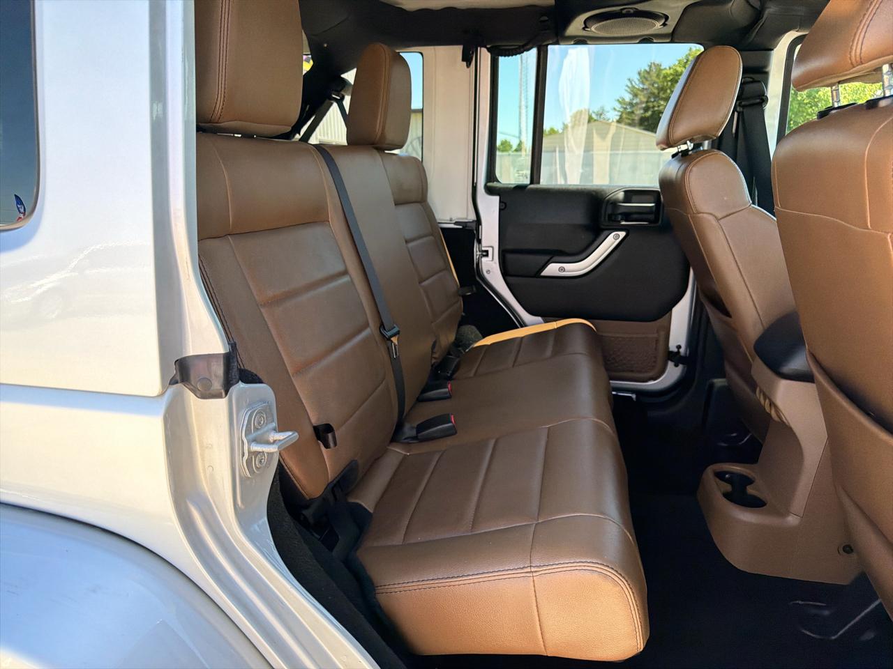 Jeep Wrangler Unlimited 4WD 4dr Rubicon 2012