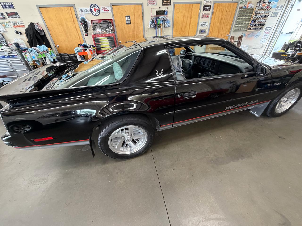 Pontiac Firebird 2dr Coupe Firebird Hatchback 1990