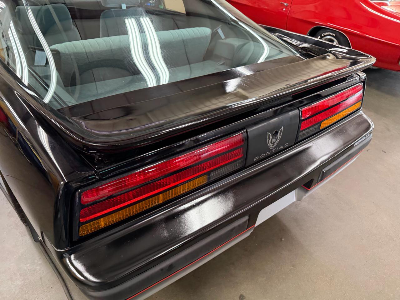 Pontiac Firebird 2dr Coupe Firebird Hatchback 1990