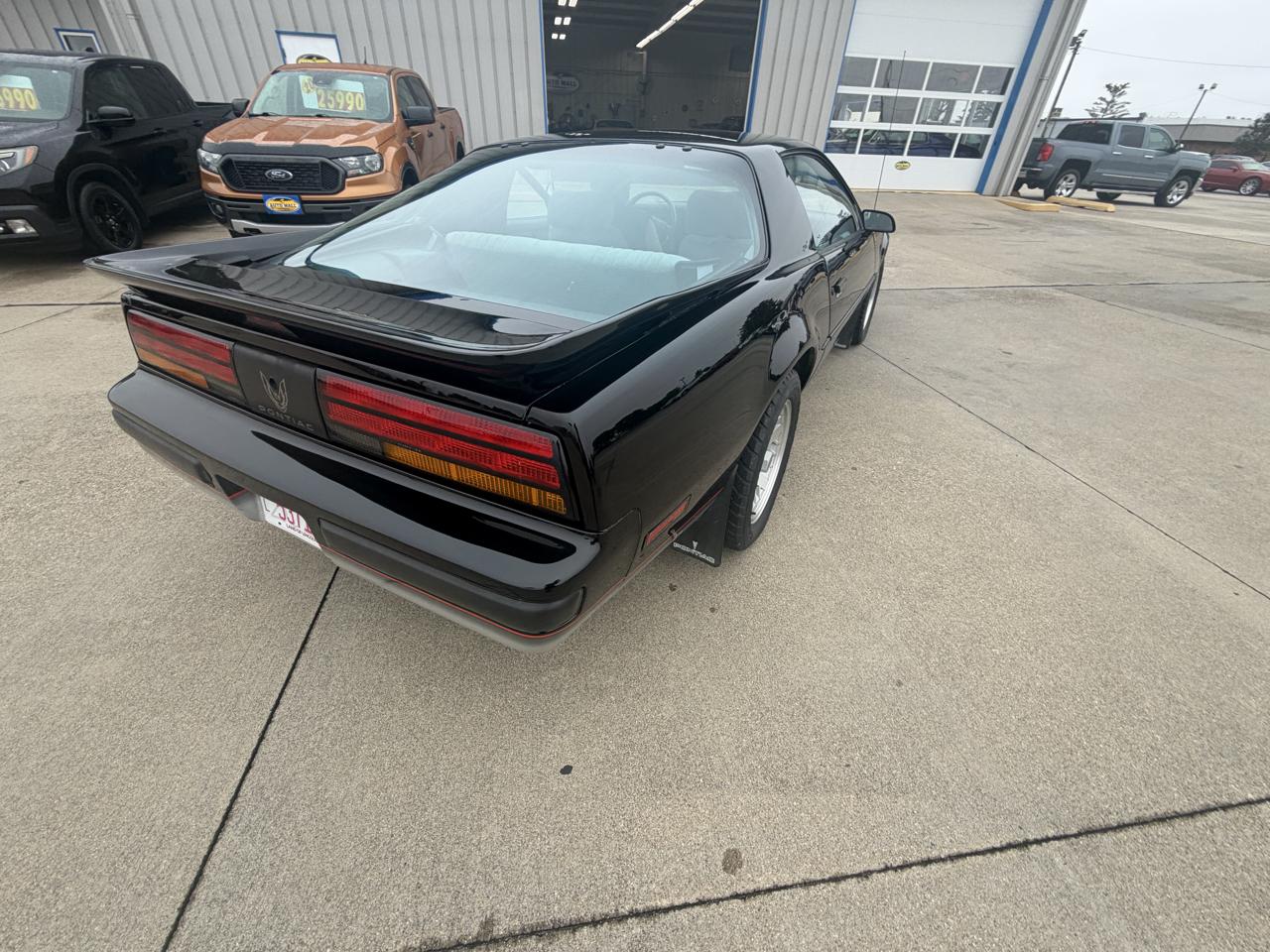 Pontiac Firebird 2dr Coupe Firebird Hatchback 1990