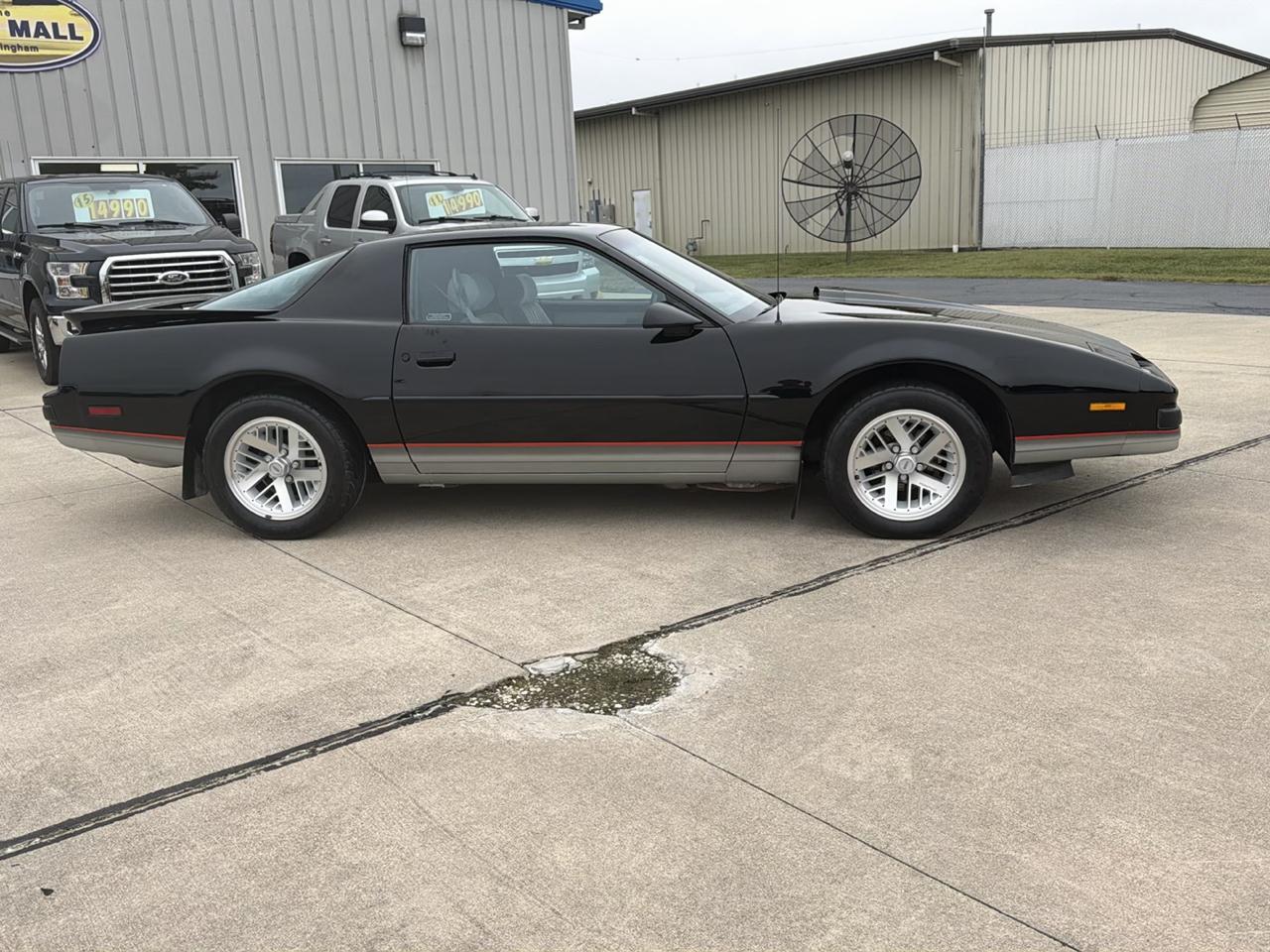 Pontiac Firebird 2dr Coupe Firebird Hatchback 1990