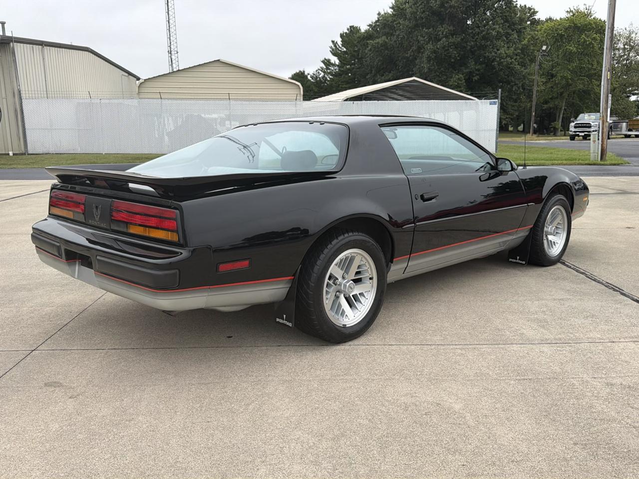Pontiac Firebird 2dr Coupe Firebird Hatchback 1990