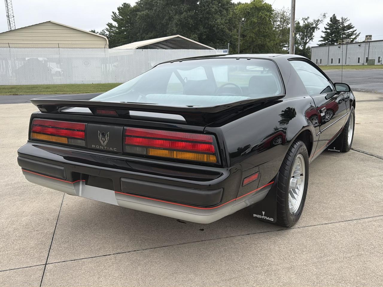 Pontiac Firebird 2dr Coupe Firebird Hatchback 1990