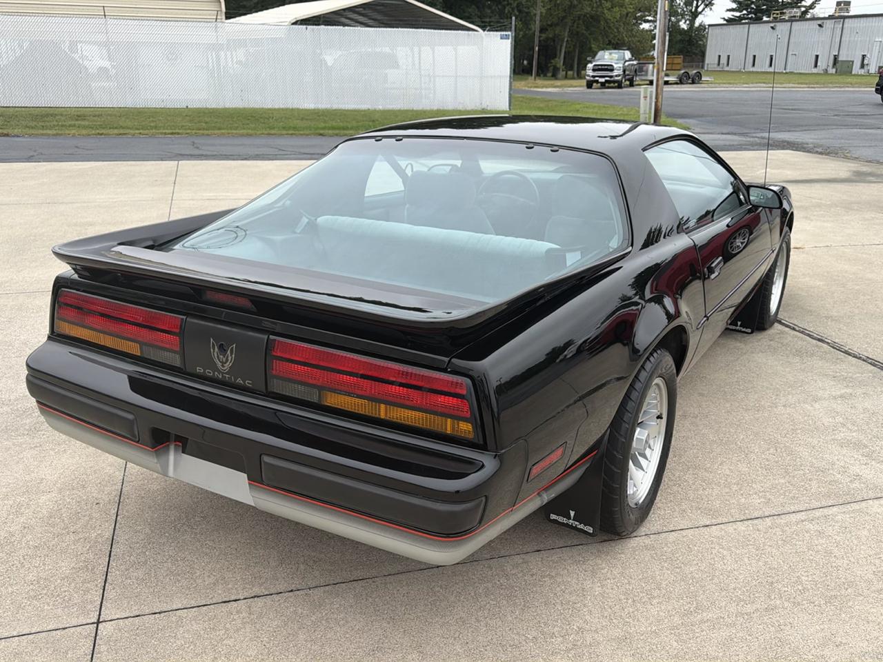 Pontiac Firebird 2dr Coupe Firebird Hatchback 1990