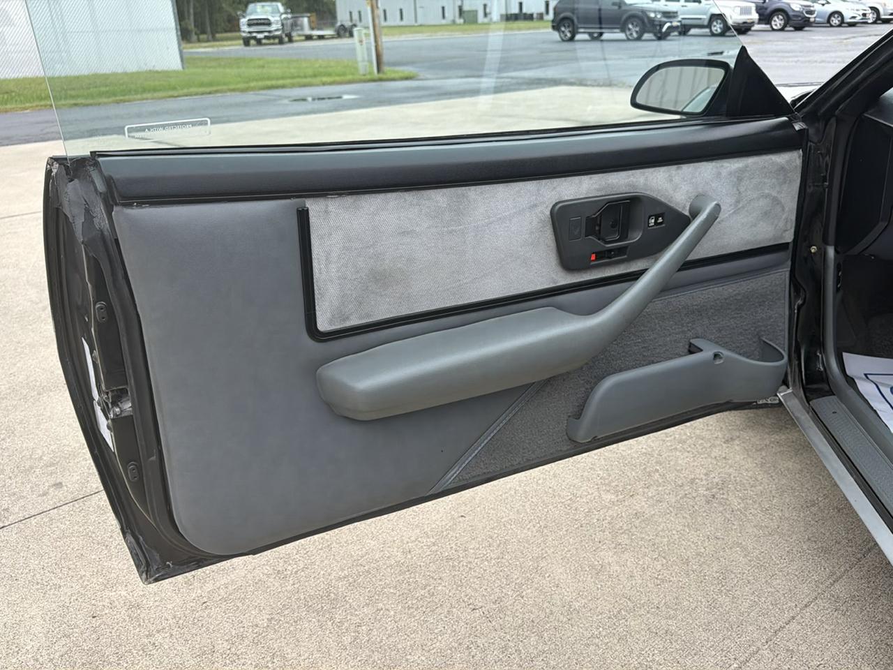 Pontiac Firebird 2dr Coupe Firebird Hatchback 1990